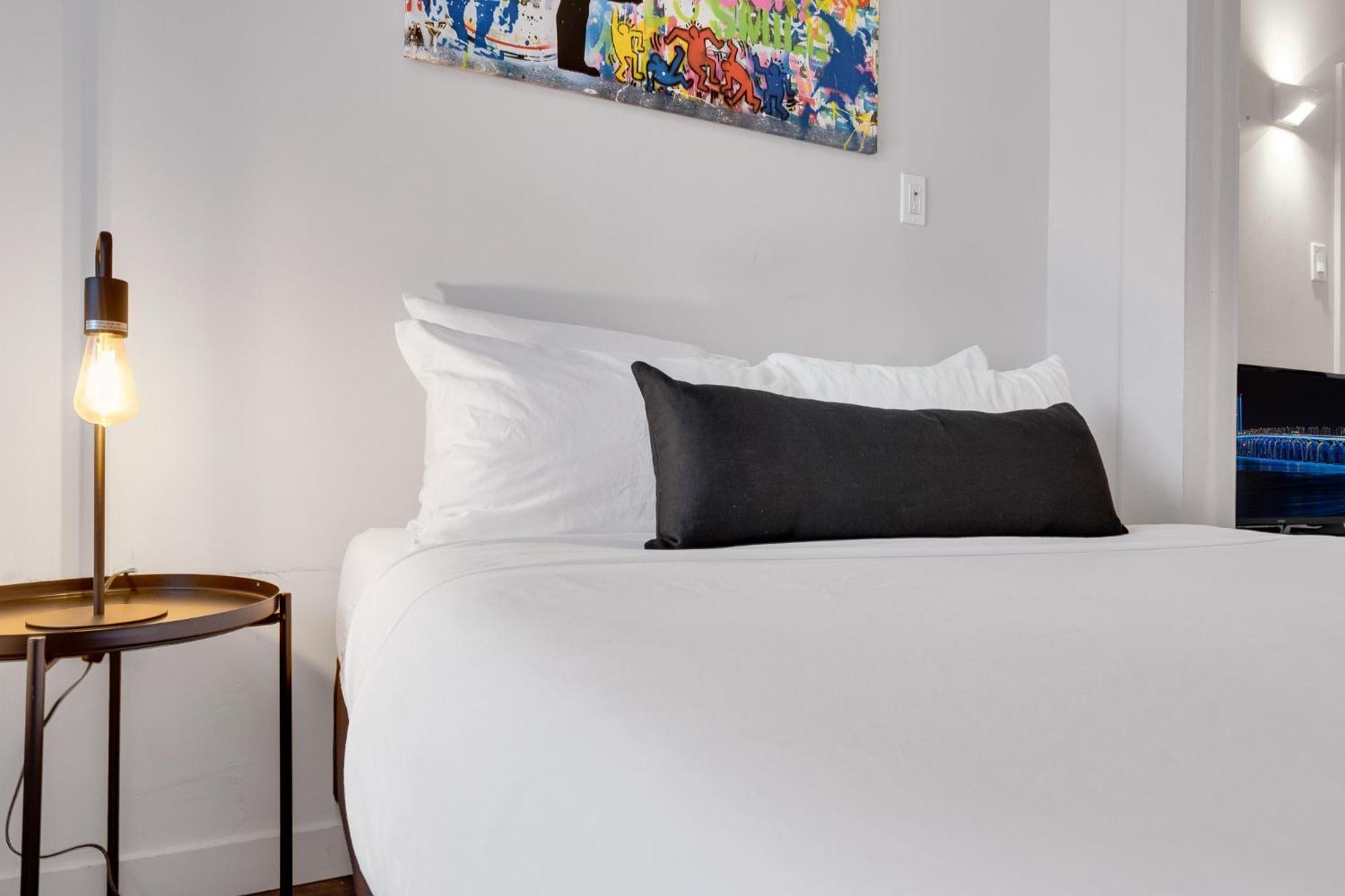 Liv Mtl Avenue Aparthotel มอนทรีอัล ภายนอก รูปภาพ